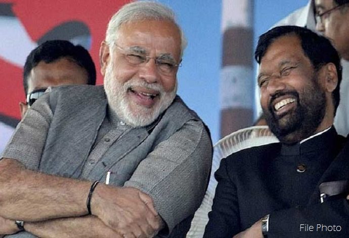 Ramvilas Paswan and PM Narendra Modi-File Photo-Bihar Aaptak